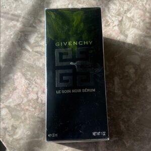 Givenchy Le Soin Noir Serum